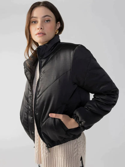 Gesteppte Jacke in Schwarz.