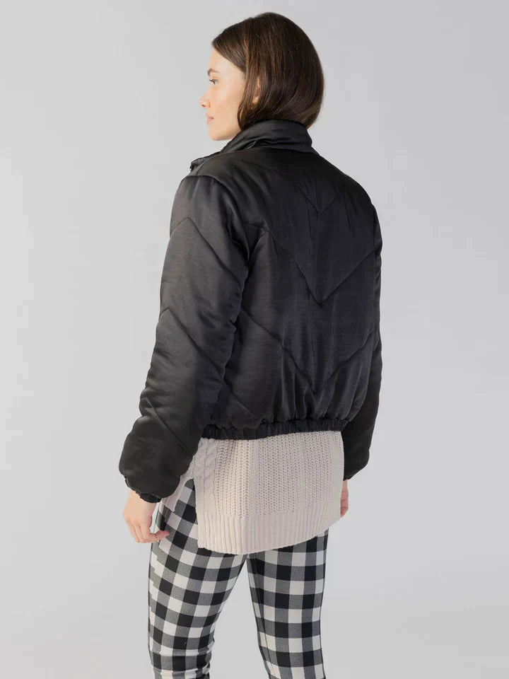 Gesteppte Jacke in Schwarz.