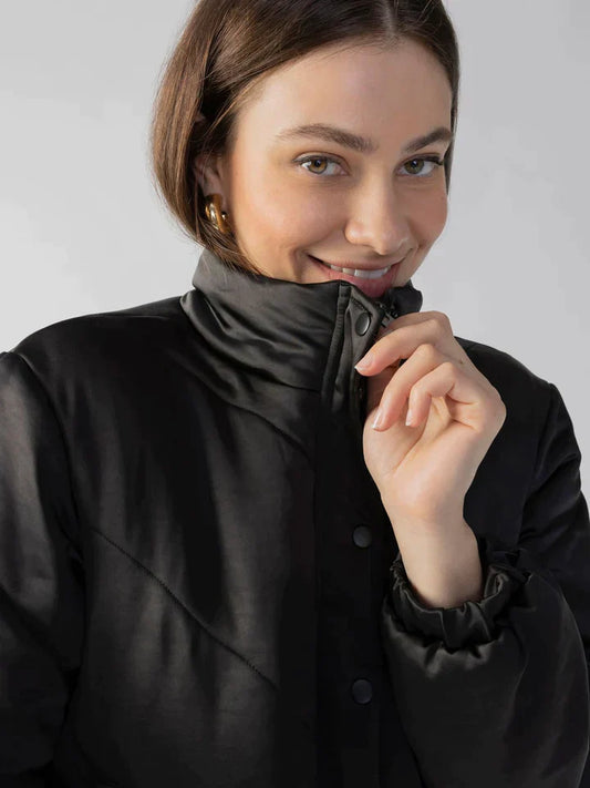 Gesteppte Jacke in Schwarz.
